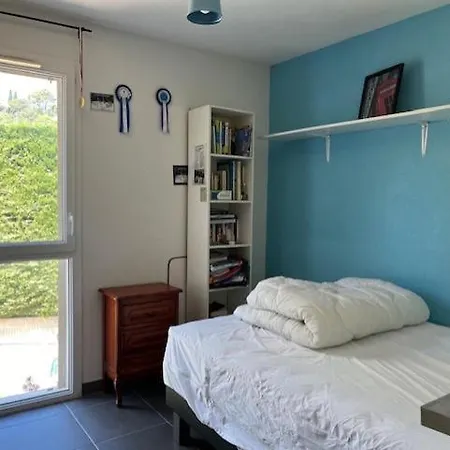 Location Maisonnette Avec Jardinet *