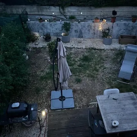 Location Maisonnette Avec Jardinet Apartman *